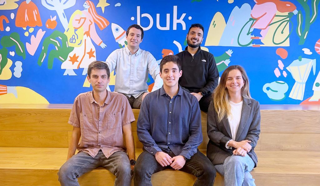 Buk anuncia ingreso al negocio financiero con compra de Bemmbo y lanza nueva unidad “Buk Finanzas”