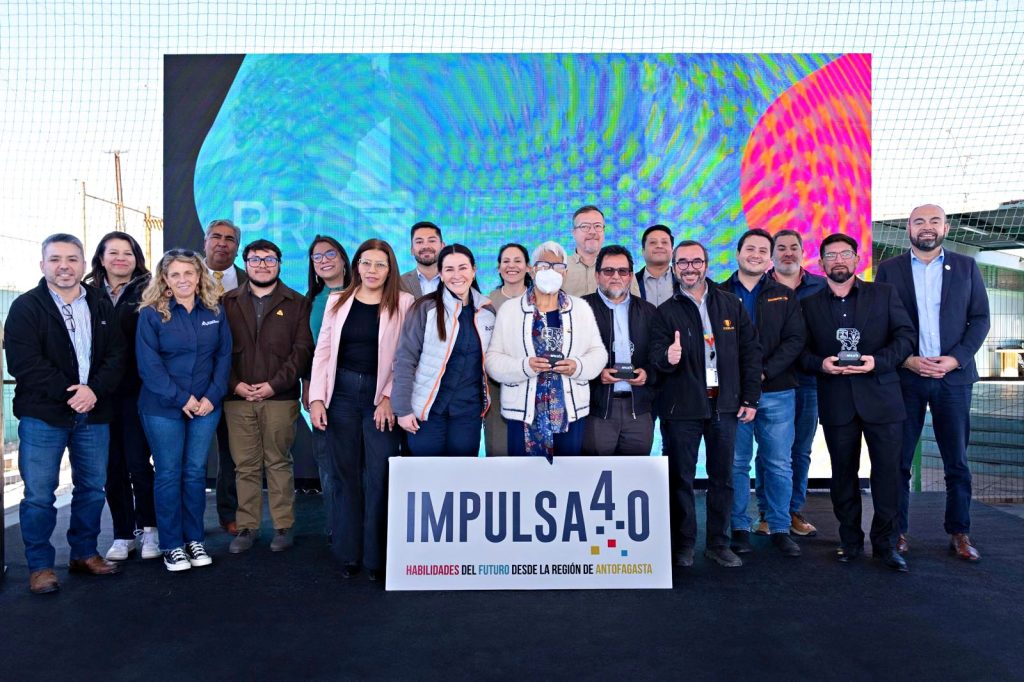 Minería unida por la educación: Cuatro compañías inauguran Aulas Tecnológicas de enseñanza STEM para jóvenes