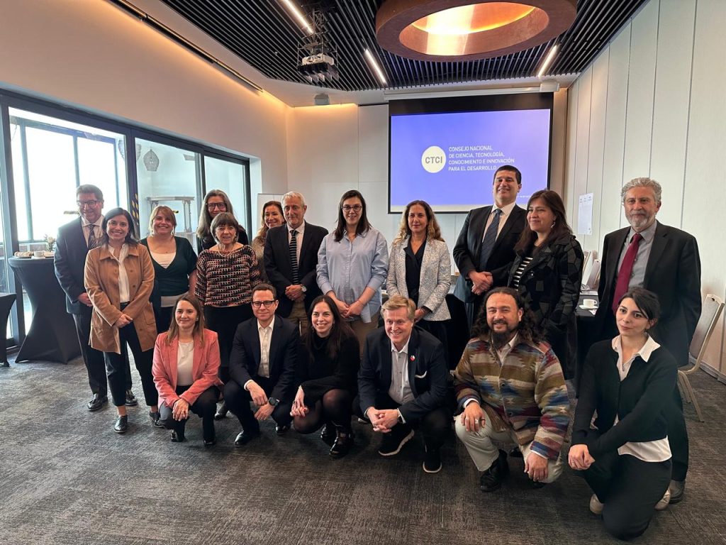 El Consejo Nacional de Ciencia, Tecnología, Conocimiento e Innovación para el Desarrollo (Consejo Nacional de CTCI) realizó una nueva sesión de trabajo en el marco de la actualización de la Estrategia Nacional CTCI, documento que será entregado a la próxima Presidencia de la República de Chile en 2026.